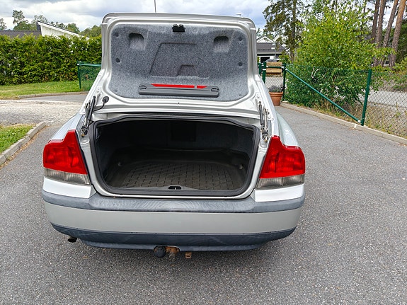 Volvo S60 4 of 5