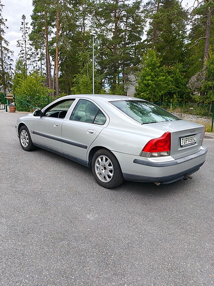 Volvo S60 2 of 5