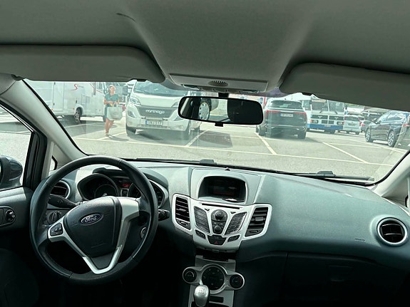 Ford Fiesta 4 of 6