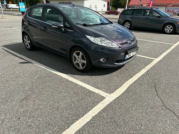Ford Fiesta 2 of 6