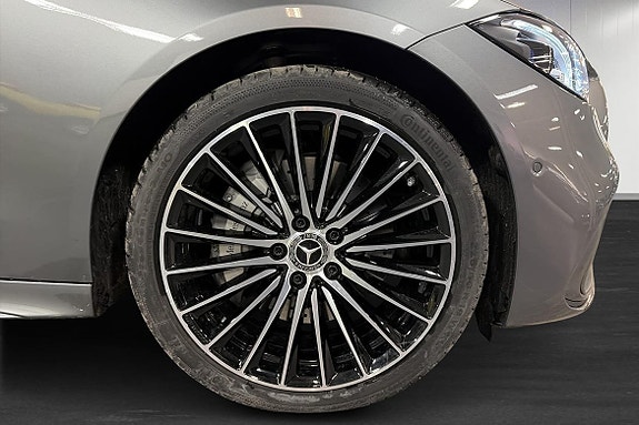 Mercedes-Benz C300 8 of 25