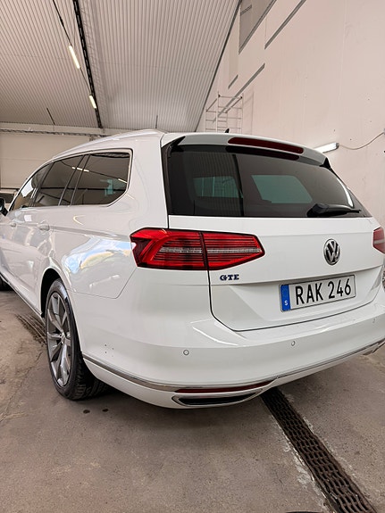 Volkswagen Passat 2 of 5