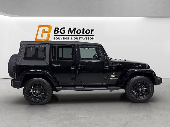 Jeep Wrangler Unlimited 3 of 5