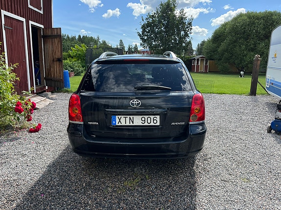 Toyota Avensis 3 of 5