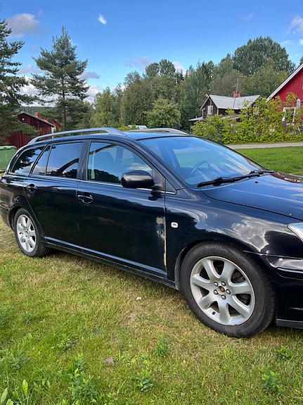 Toyota Avensis 9 of 11