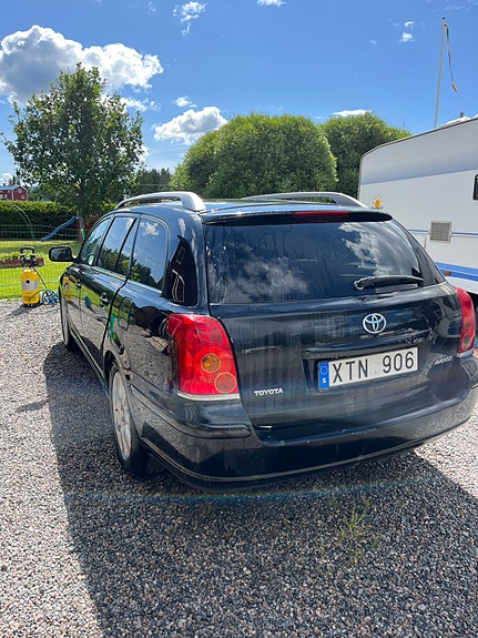 Toyota Avensis 4 of 5