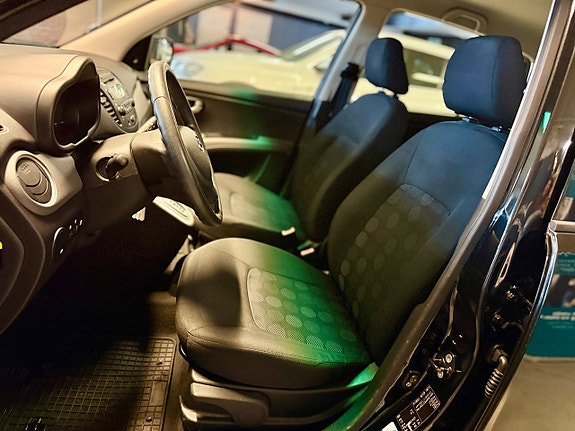 Hyundai i10 7 of 14