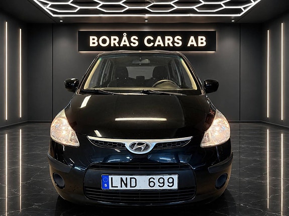 Hyundai i10 2 of 5