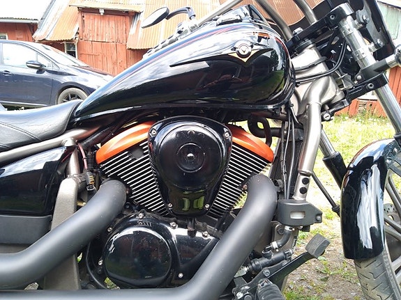 Kawasaki Vulcan 900 Custom 3 of 3