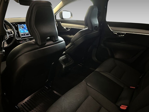 Volvo V90 Cross Country 12 of 19