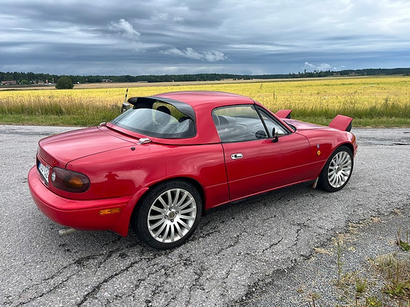 Mazda MX-5 2 of 5