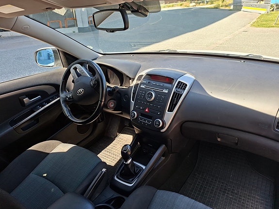 Kia Ceed 4 of 10