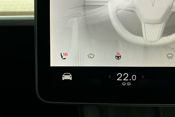 Tesla Model Y 22 of 27
