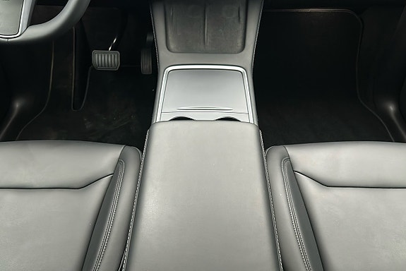 Tesla Model Y 8 of 27
