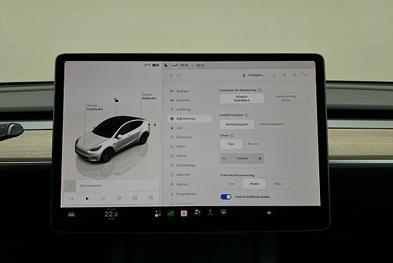 Tesla Model Y 24 of 27