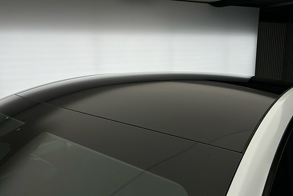 Tesla Model Y 17 of 27