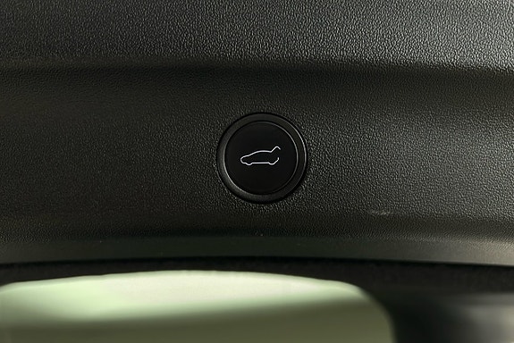 Tesla Model Y 14 of 27