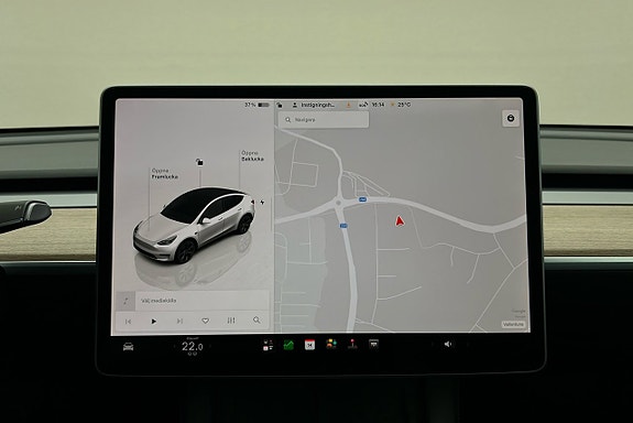 Tesla Model Y 7 of 27