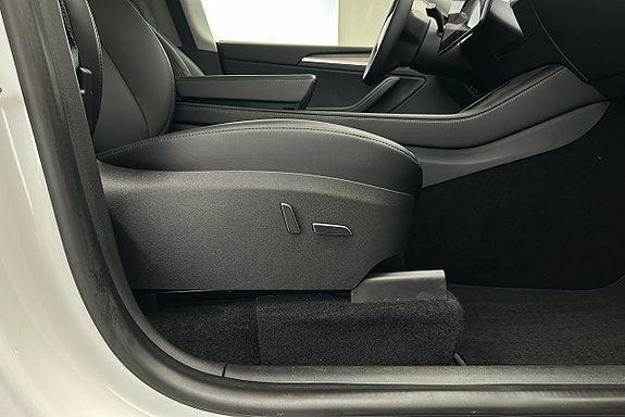 Tesla Model Y 19 of 27