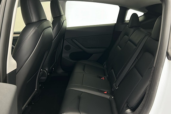 Tesla Model Y 12 of 27