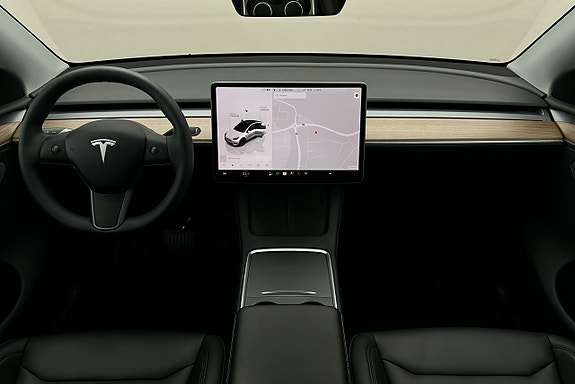 Tesla Model Y 6 of 27