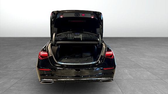 Mercedes-Benz S580 e 9 of 26