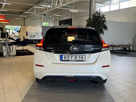 Nissan Leaf 4 of 5