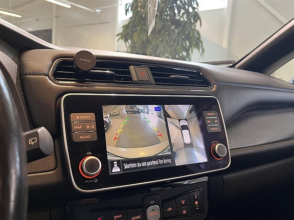 Nissan Leaf 3 of 5