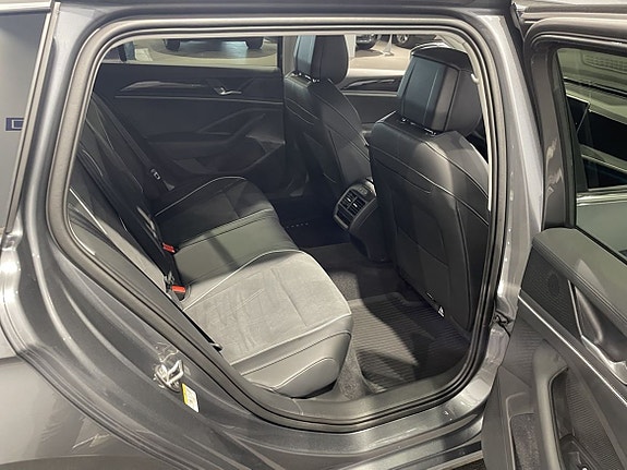 Volkswagen Passat 8 of 13