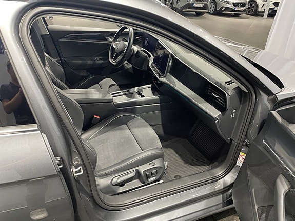 Volkswagen Passat 9 of 13