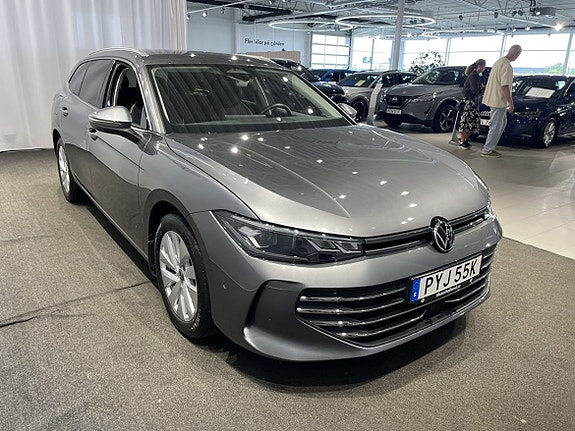 Volkswagen Passat 2 of 13