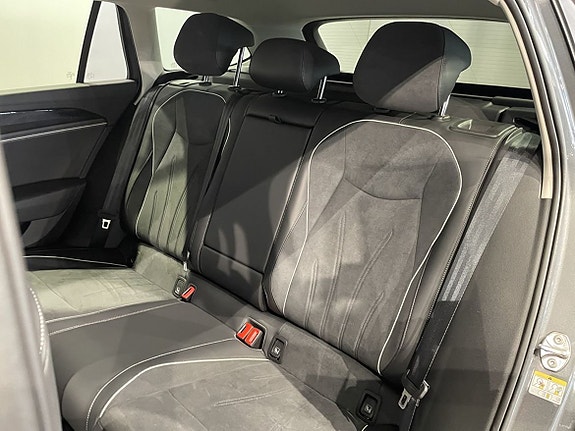 Volkswagen Passat 11 of 13
