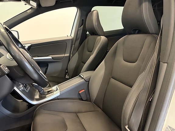 Volvo XC60 10 of 22