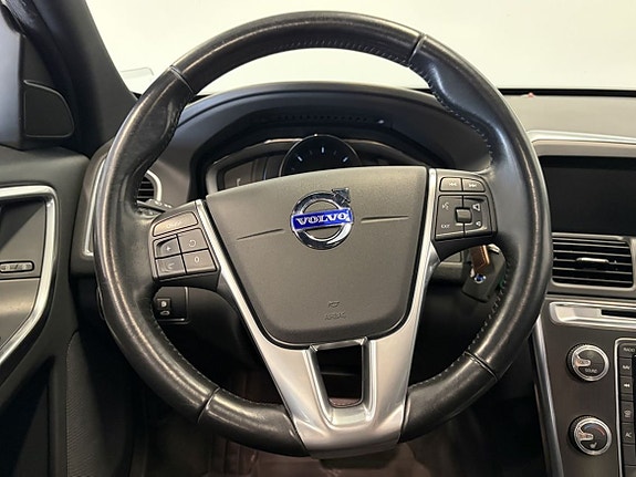 Volvo XC60 16 of 22
