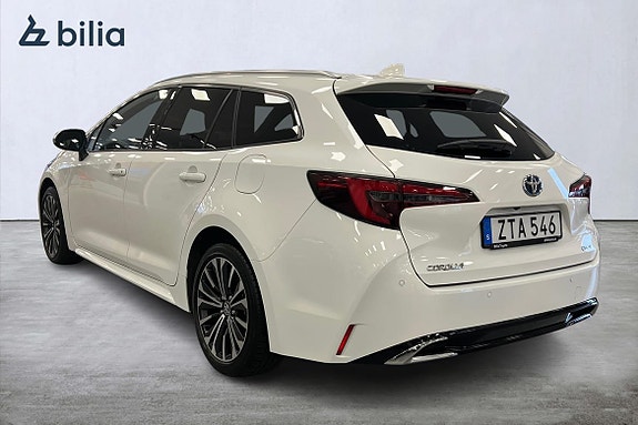 Toyota Corolla 2 of 5