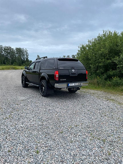 Nissan Navara 2 of 3