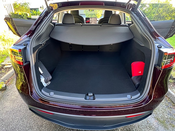 Tesla Model Y 9 of 13