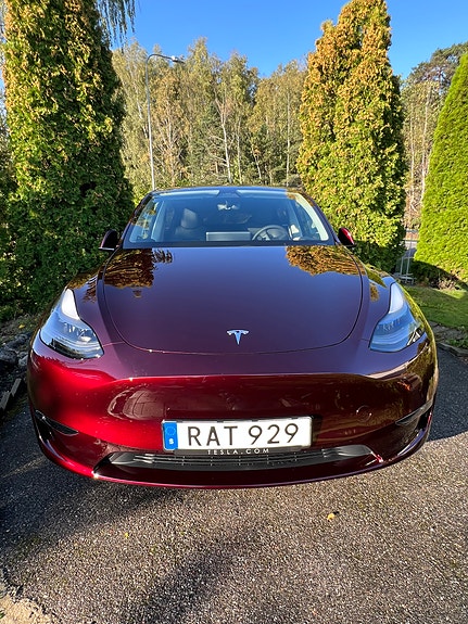 Tesla Model Y 2 of 5