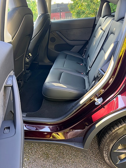 Tesla Model Y 12 of 13