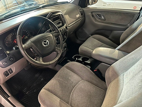 Mazda Tribute 6 of 15