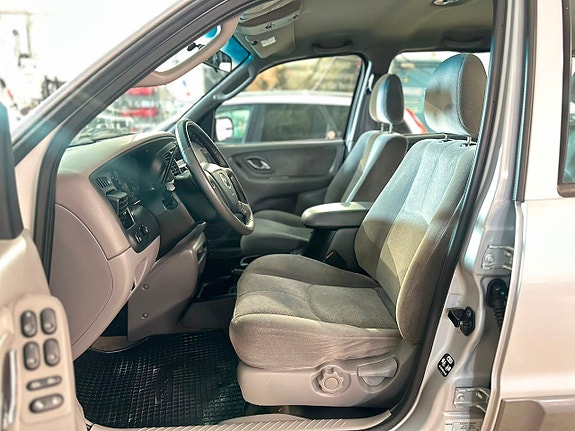Mazda Tribute 10 of 15