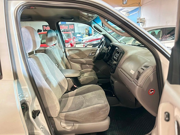Mazda Tribute 11 of 15