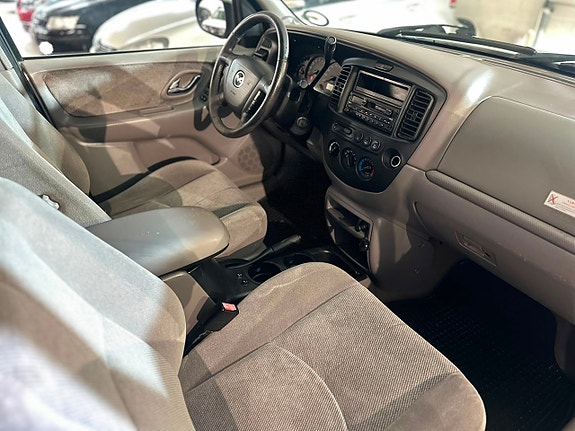 Mazda Tribute 7 of 15