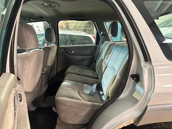 Mazda Tribute 8 of 15