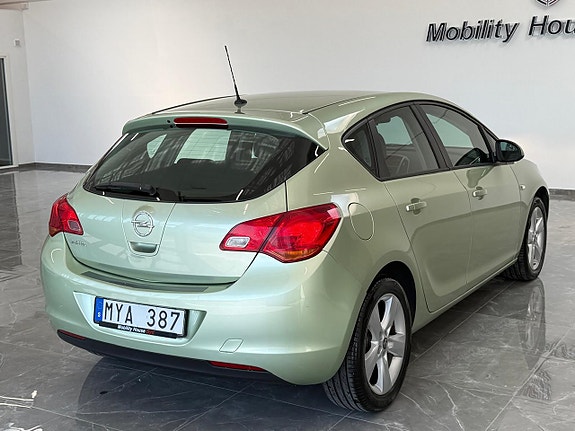 Opel Astra 3 of 5