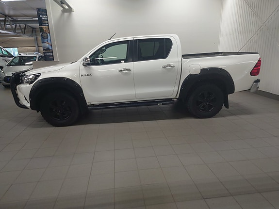 Toyota HiLux 3 of 5