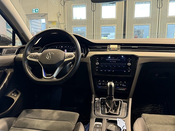 Volkswagen Passat 7 of 22
