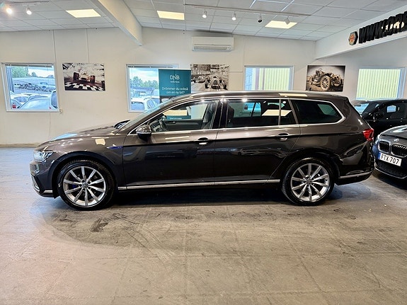 Volkswagen Passat 18 of 22