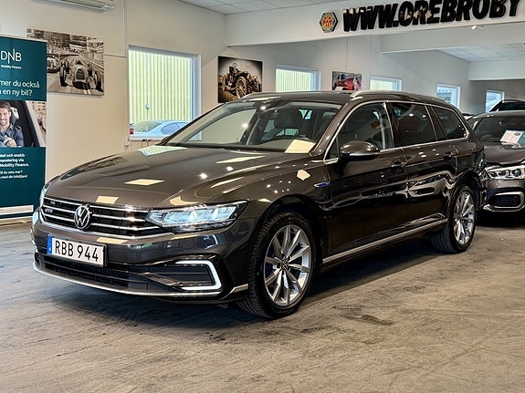 Volkswagen Passat 2 of 22