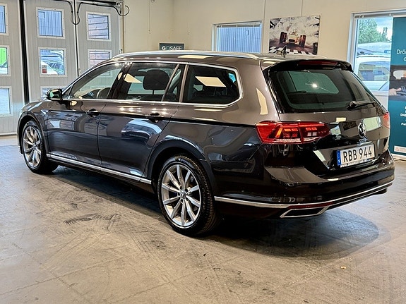 Volkswagen Passat 3 of 22